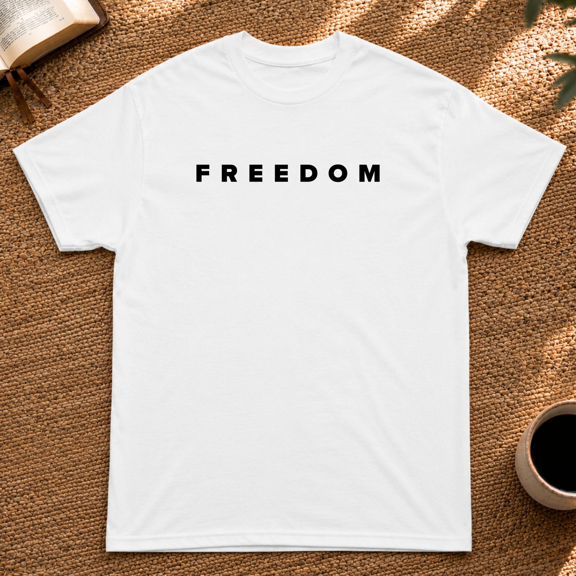 FREEDOM - Hommage an Charlie Kirk - Klassisches Unisex T-Shirt