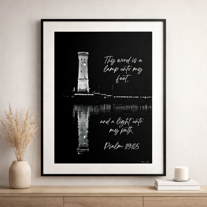 Leuchtturm in Schwarz-Weiß – Fine Art Print – „Dein Wort“ Psalm 119