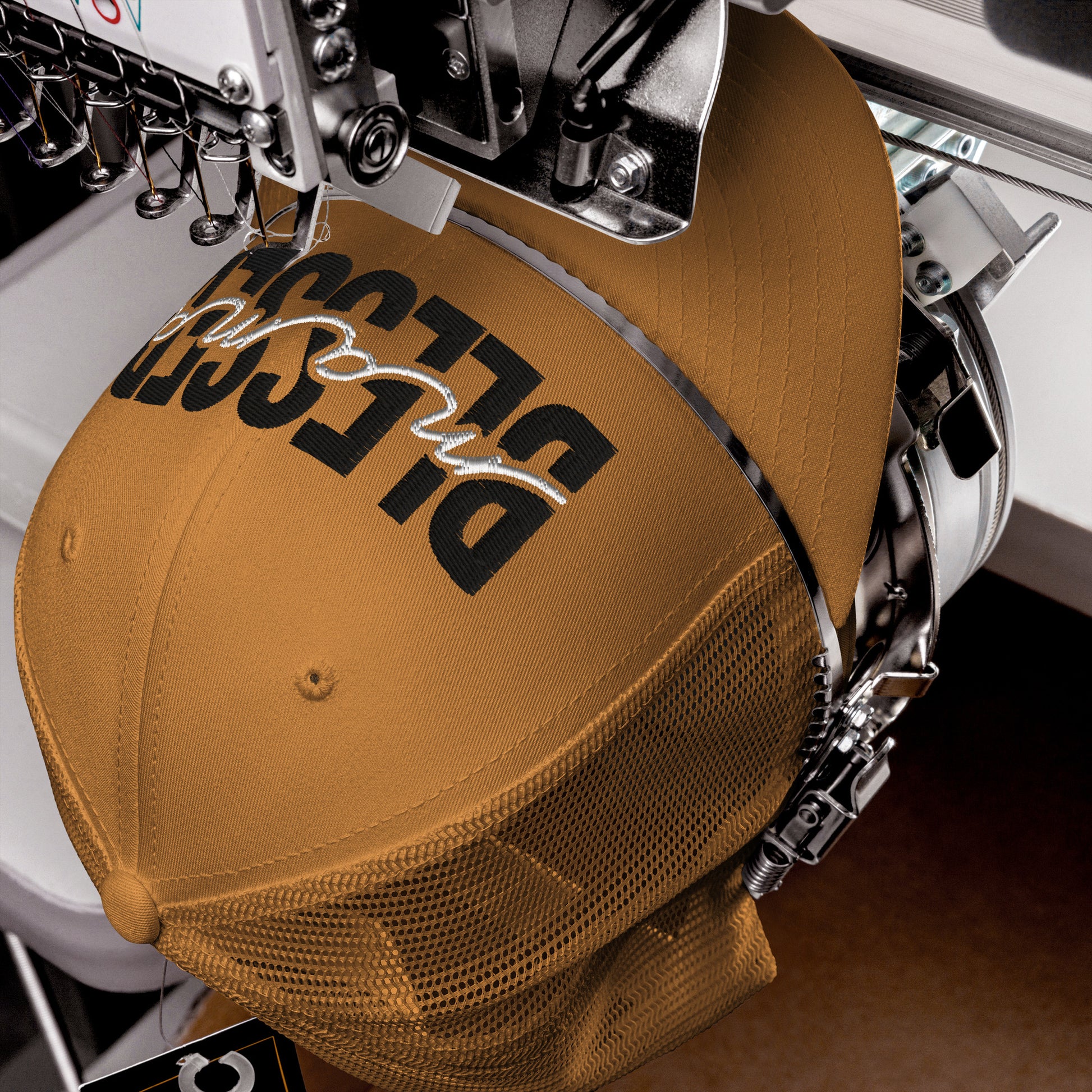 Blessed Mama | bestickte Trucker-Cap in Karamell - Geschenk für eine Mutter